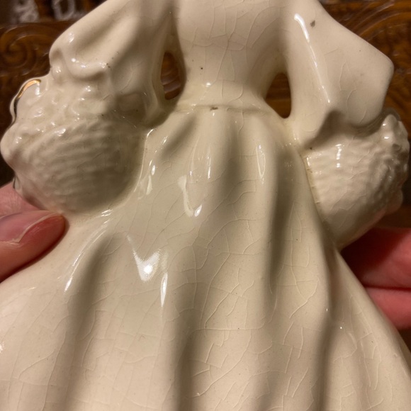 Vintage Gilded Lady With Floral Bouquet Baskets - Picture 10 of 14